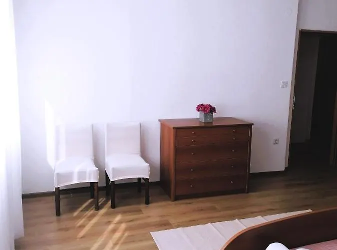 Karlo - Center Apartment Pag Town