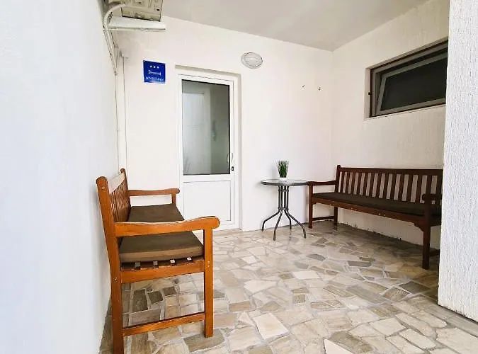 Karlo - Center Apartment *